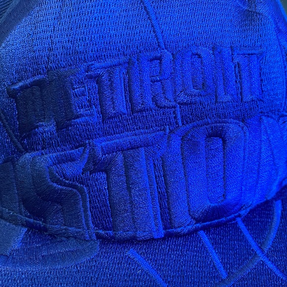 Men’s Reebok Official NBA Detroit Pistons Hat & Matching Color Jersey 2 Pc Set - Picture 3 of 5